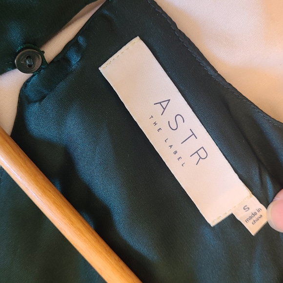 GRACIE LONG SLEEVE CUTOUT SATIN MIDI DRESS / ASTR THE LABEL - Picture 2 of 6